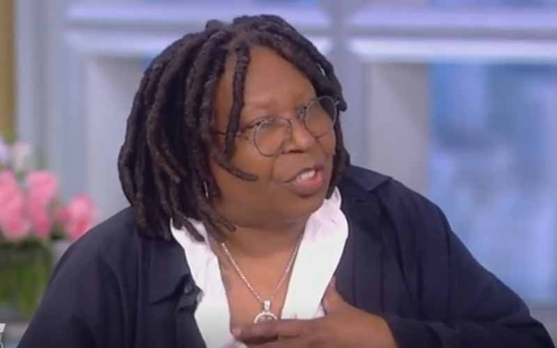 Η ΓΟΥΠΙ ΓΚΟΛΝΤΜΠΕΡΓΚ ΑΠΟΚΛΕΙΣΤΗΚΕ ΑΠΟ ΤΟ «THE VIEW» ΤΟΥ ABC ΛΟΓΩ ΣΧΟΛΙΩΝ ΓΙΑ ΤΟ ΟΛΟΚΑΥΤΩΜΑ (VIDEO)